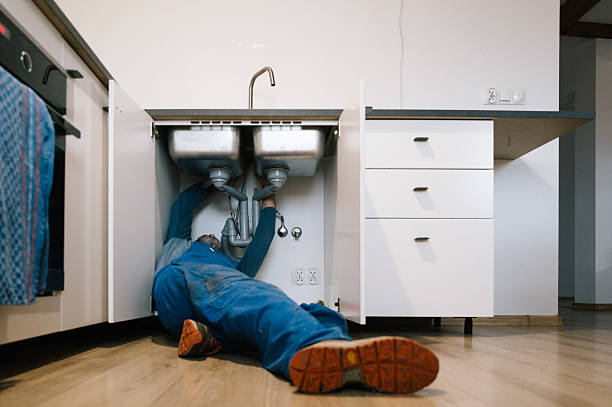 Professional Emergency Plumber technician working in Chase, LA